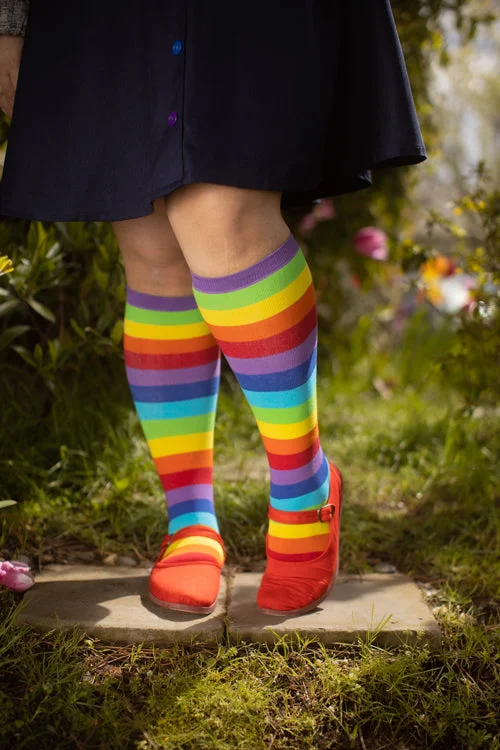 Trendy zigzag print socks-Curvy Rainbow Stripes Knee High