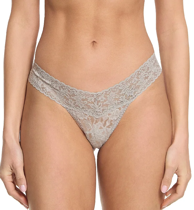 Women’s breathable cheeky panties-Hanky Panky Signature Lace Low Rise Thong (4911P) - Sleep In