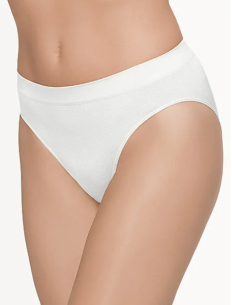 Women’s glossy microfiber bikini-Wacoal B-Smooth Seamless Hi-Cut Brief - White